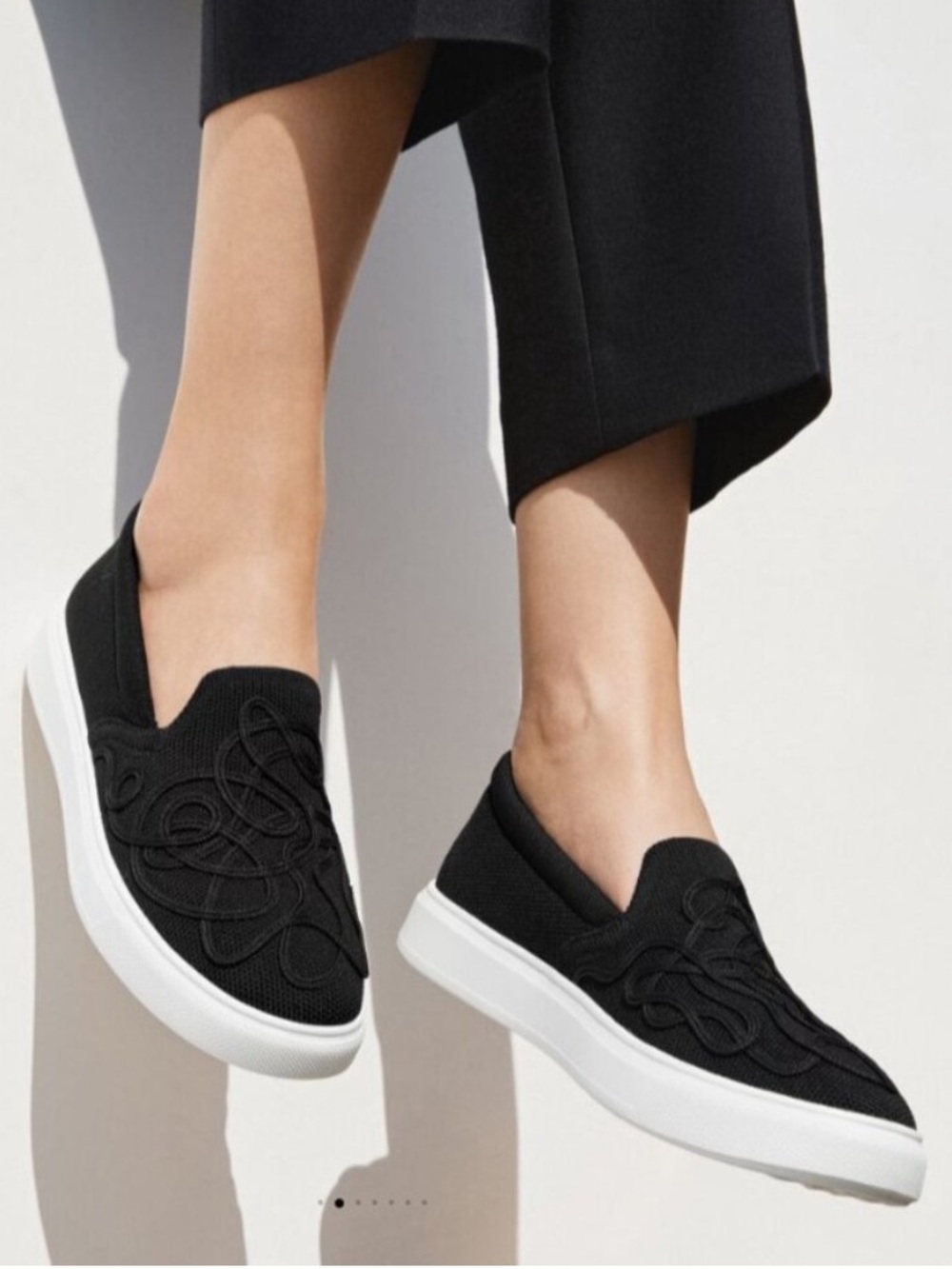 Vivaia Classic Casual Slip-On Sneakers